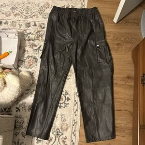 Super cute PRETTY LITTLE THING faux leather cargo pants !